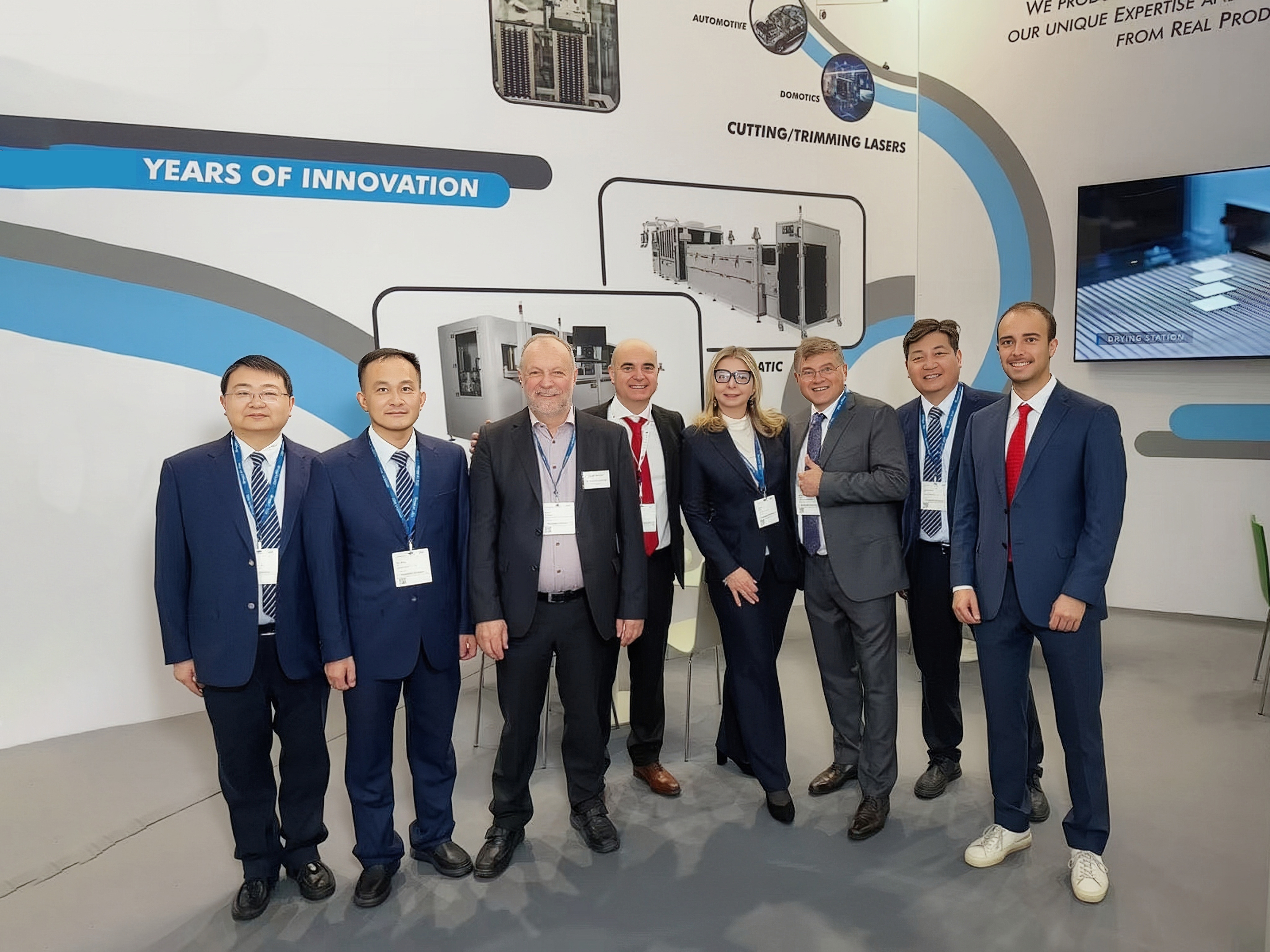 Хэфэй Hengli дебютировал на Международной выставке электронного производственного оборудования в Мюнхене, жесткие ядерные инновации подчеркивают интеллектуальную силу Китая!